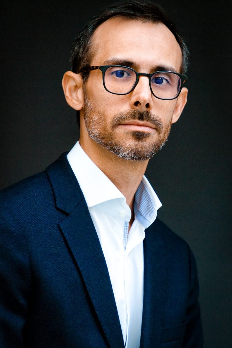 Maître Christophe Pastorino, avocat au Barreau de Grasse, dans son cabinet à Cagnes-sur-Mer